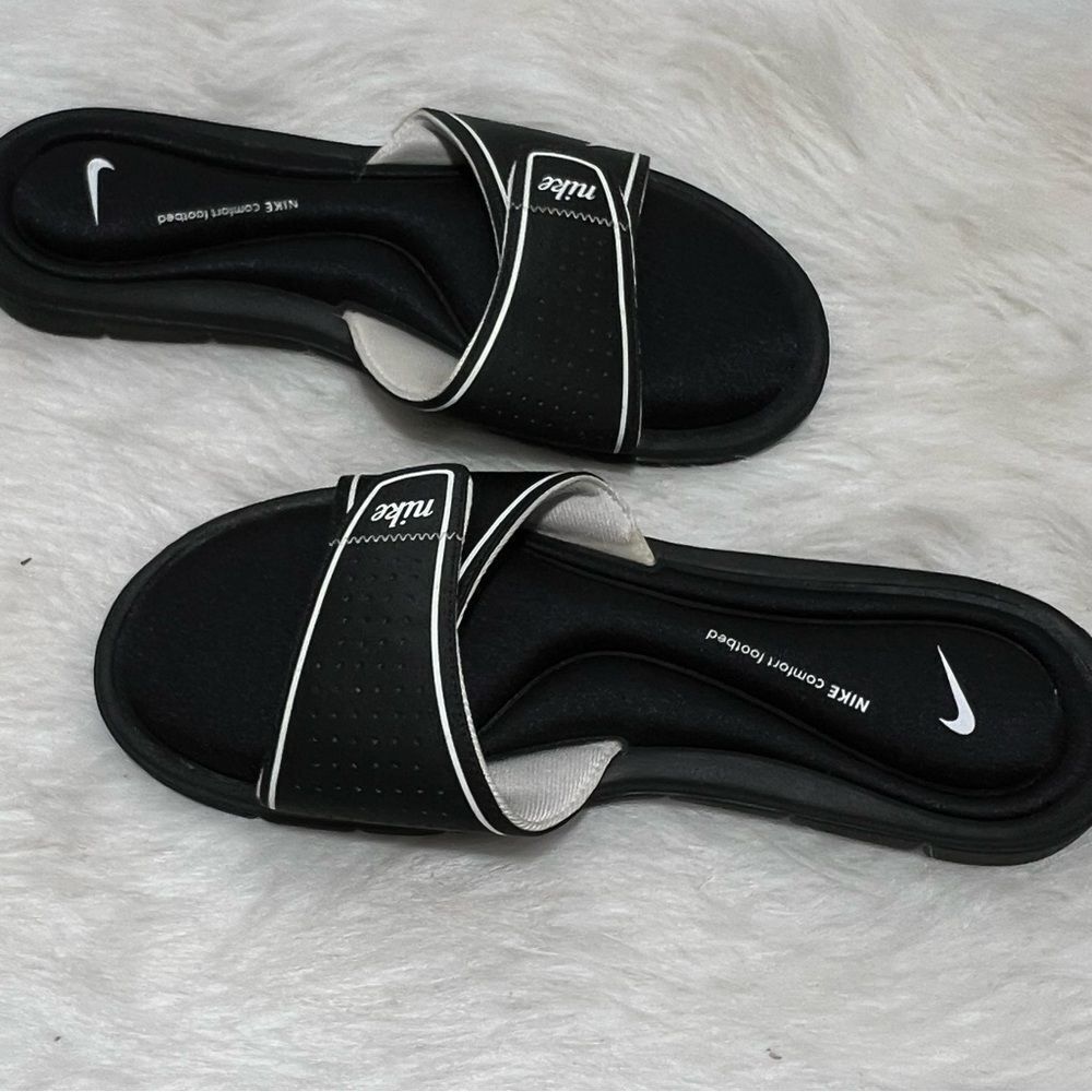 Nike Comfort Slide Memory Foam Black Women's Slide/Flip Flop/Sandal -- 11 - Picture 3 of 12